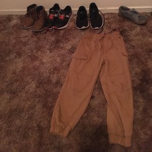 Boys jogger pant size 6 color tan